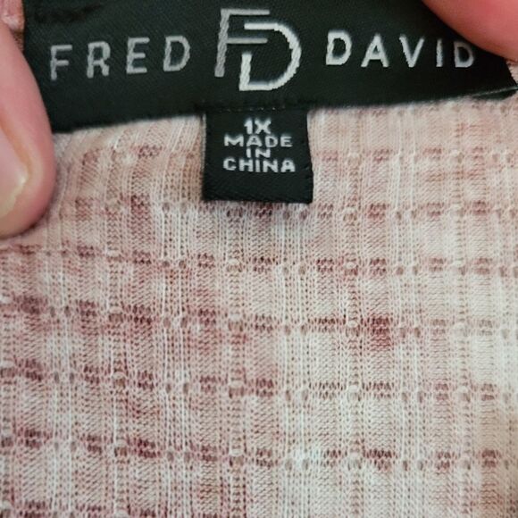 EC PINK AND WHITE V-NECK TIE DYE TOP WITH TORTOISE SHELL BUTTONS SZ. 1X - Picture 4 of 4